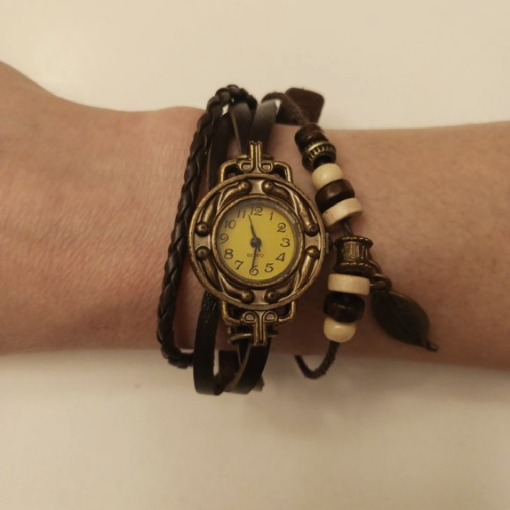Vintage Style Women's Quartz Pendant Wrap Watch